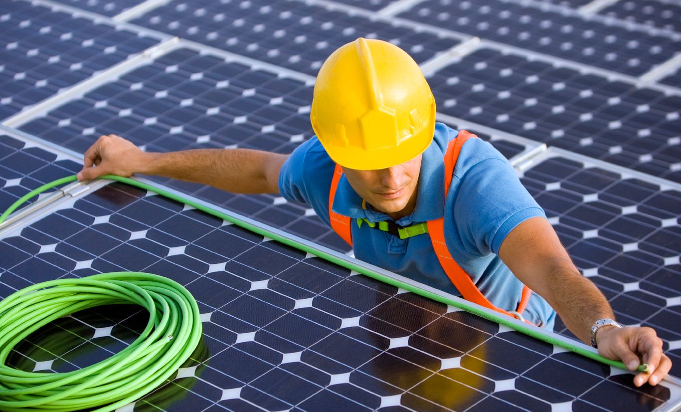 Handwerker Elektriker Klempner Arbeiten un Reparaturen in Haus und Garten Elektro Sanitär Technik
